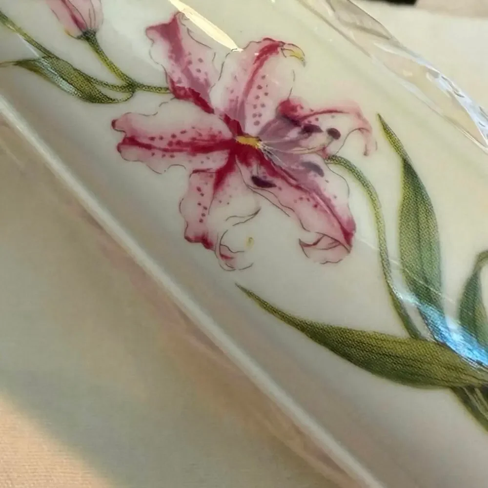 Belleek Ireland Bud Vase • Lily Floral • Porcelain • 6.5”